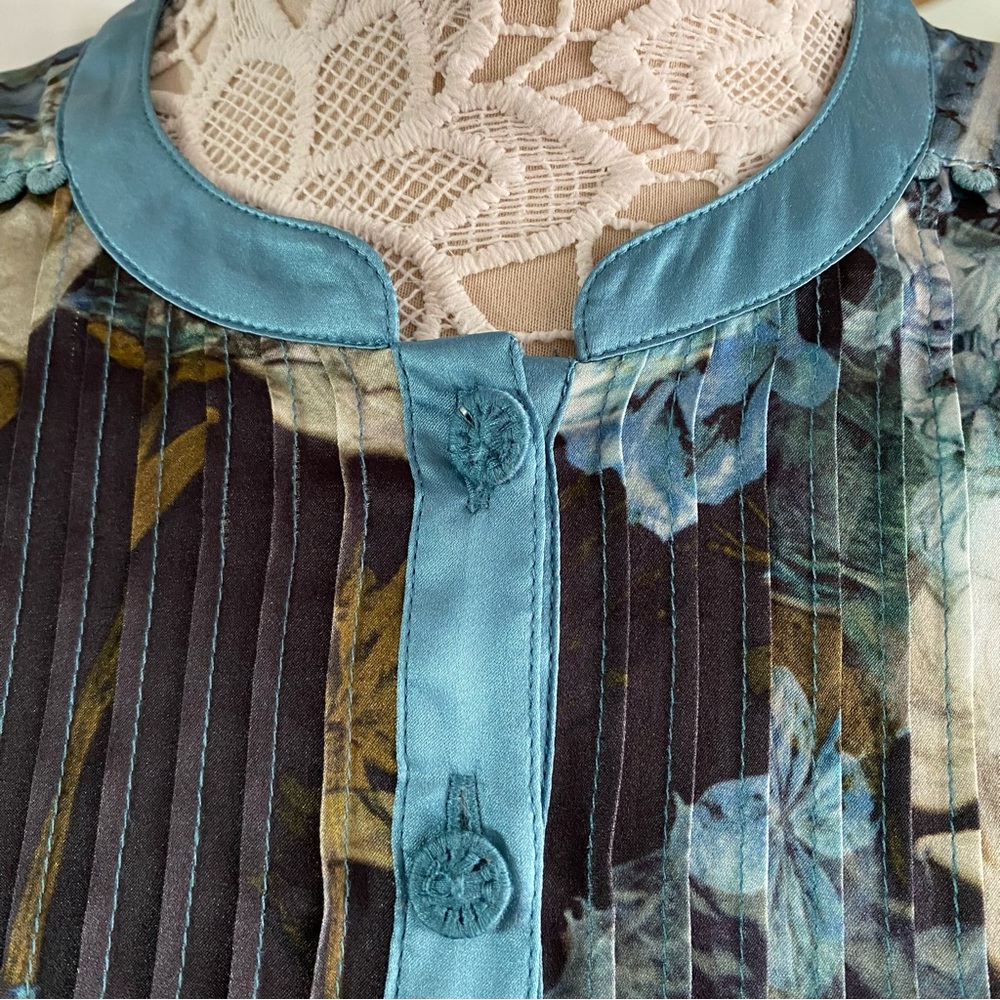 SOFT SURROUNDINGS Blue Flora Silk Hydrangea Print Blouse NWT $140 XS - Picture 6 of 8
